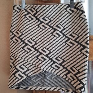 Micro mini cocoon Skirt M zigzag Stradivarious